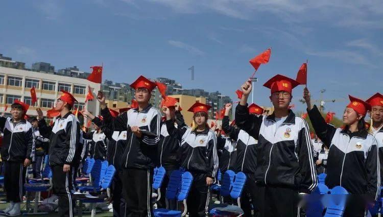 平时喜欢宅家看剧,投影仪和电视哪个性价比更好?有哪些平价推荐?—专注于分享和讨论的红迪网社区