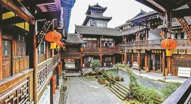 为什么同事月薪3000，却用的都是奢侈品？游戏画面